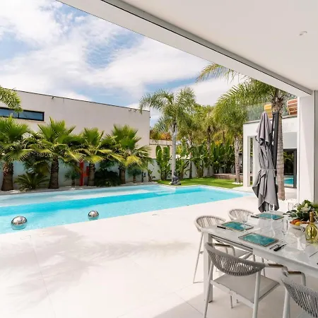 California Piscine Et Cinema Prives 别墅